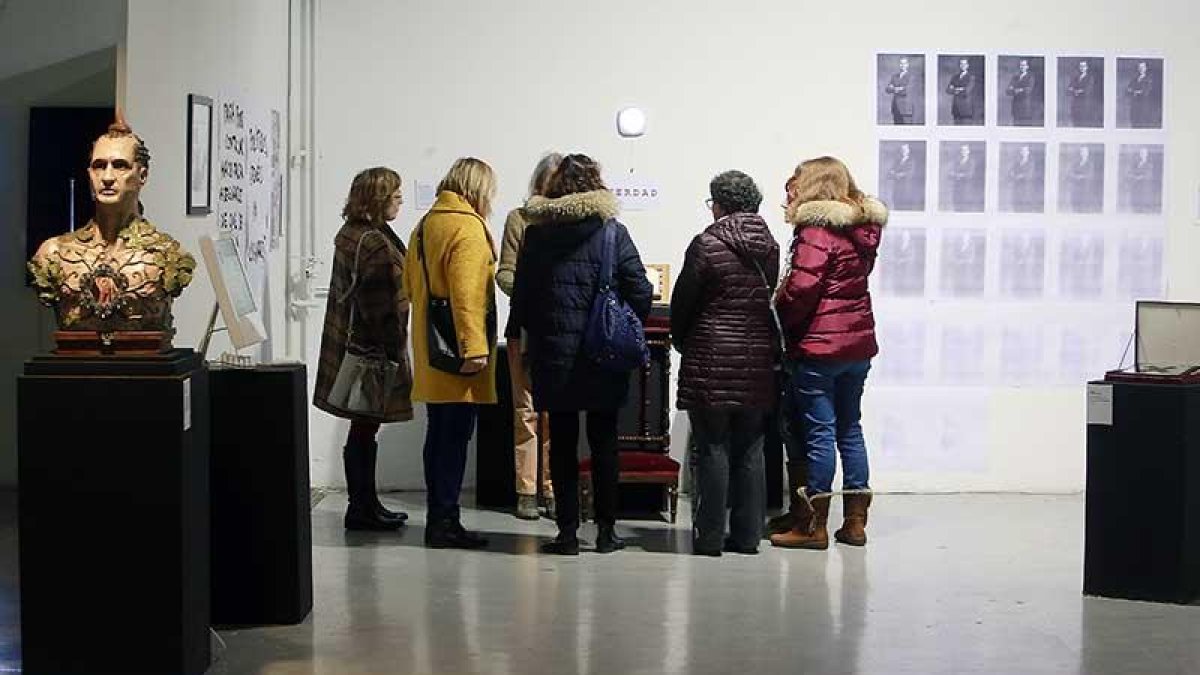 ‘Contra la represión y la censura’ reúne obras de diversas disciplinas que abordan temas como la política, la religión, la violencia machista...-Raúl Ochoa