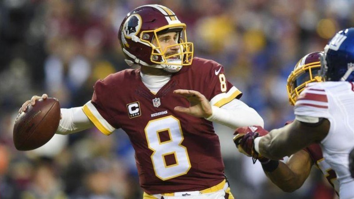 Kirk Cousins lanza el balón.-AP / NICK WASS
