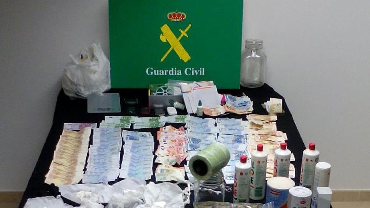 Material incautado a los detenidos-ECB