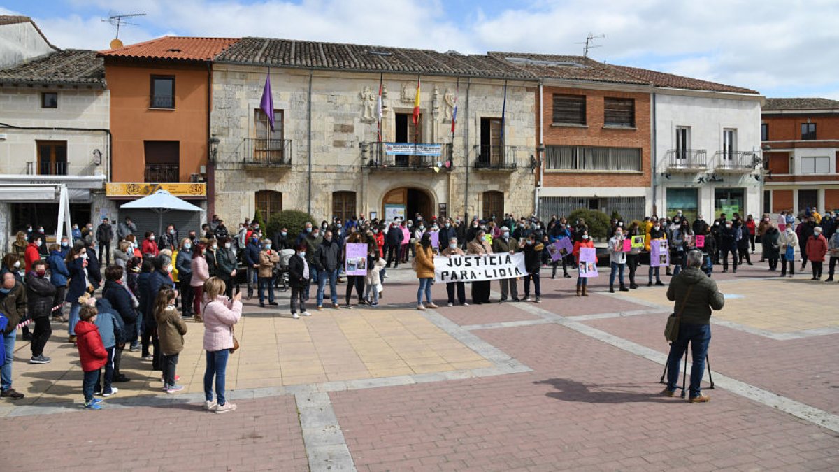 Concentración en Melgar de Fernamental para exigir justicia por la muerte de Lidia González. ICAL