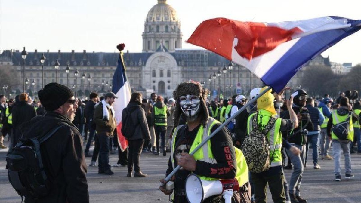 Protesta de los chalecos amarillos en la explanada de los Inválidos en París.-ERIC FEFERBERG (AFP)