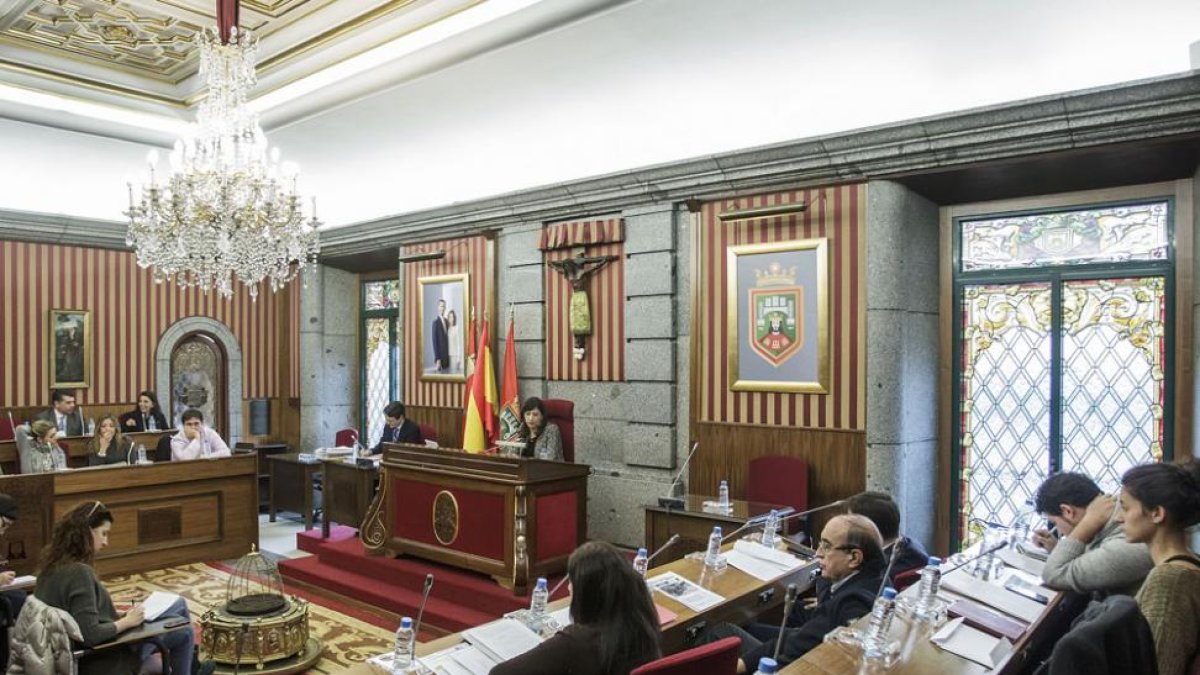 Todos los integrantes, a excepción del PP, aseguran que las indemnizaciones se cobraron «indebidamente».-SANTI OTERO