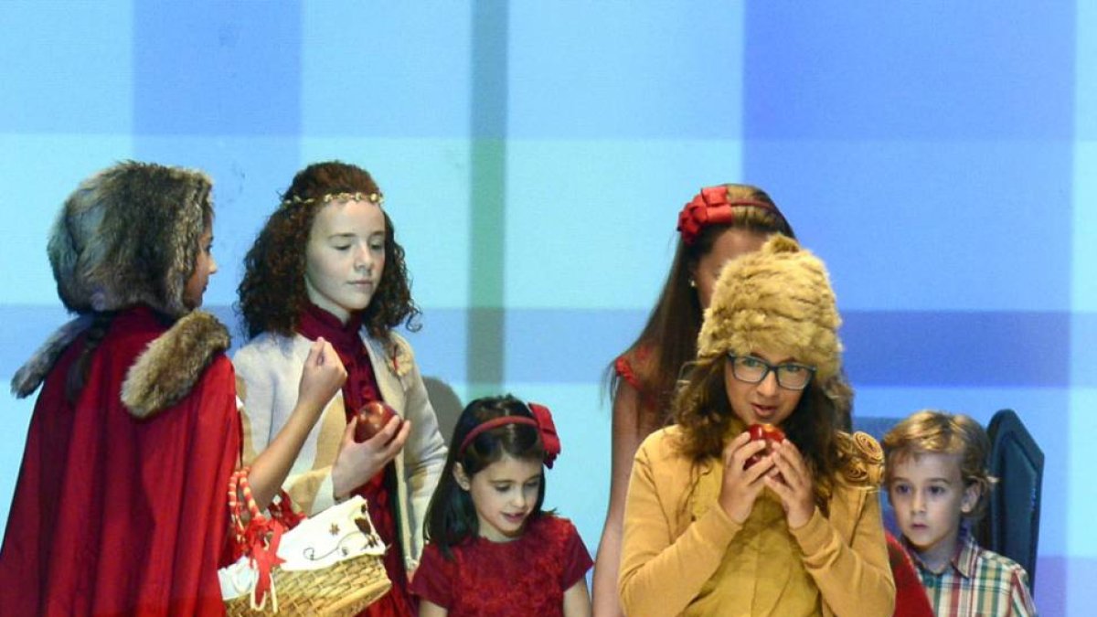 La firma de moda infantil burgalesa Trasluz abrió la jornada.-Israel L. Murillo