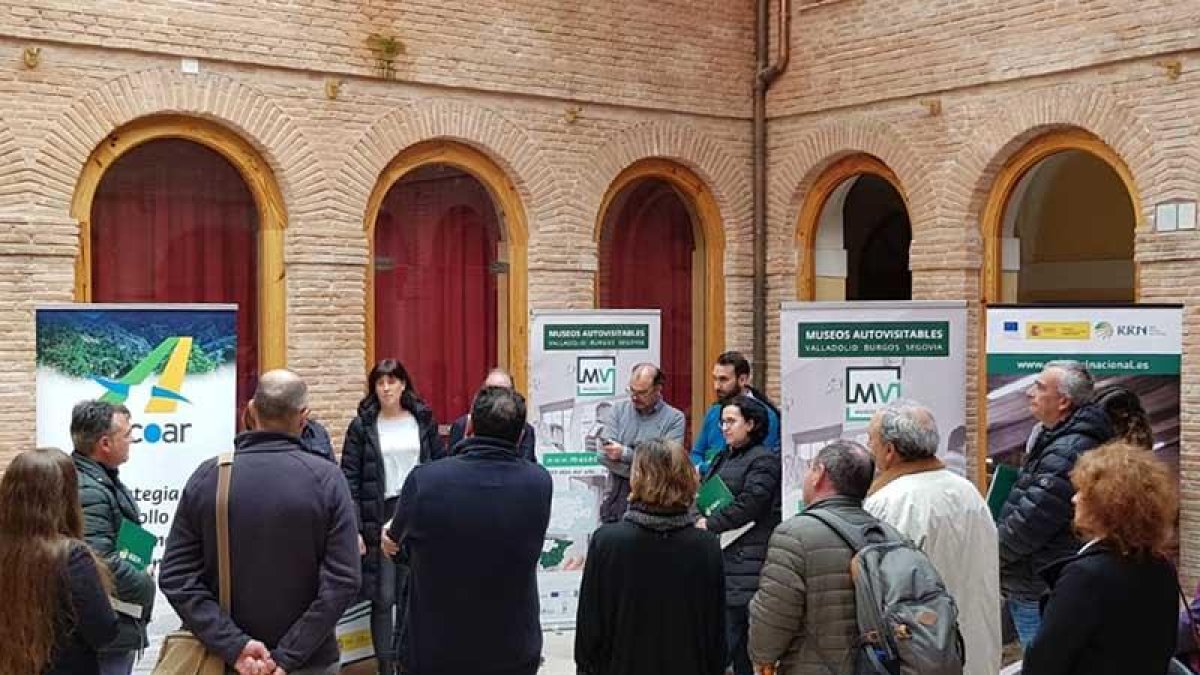 Las jornadas, que contaron con una treintena de participantes, incluyeron charlas y también visitas a algunos de los museos.-ECB