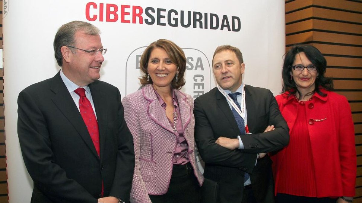 Jornada organizada por la Agrupación Empresarial Innovadora Ciberseguridad y Tecnologías Avanzadas; en la imagen, la subdelegada del Gobierno Teresa Mata (I), con la secretaria general de Industria, Begoña Cristeto (D)-ICAL