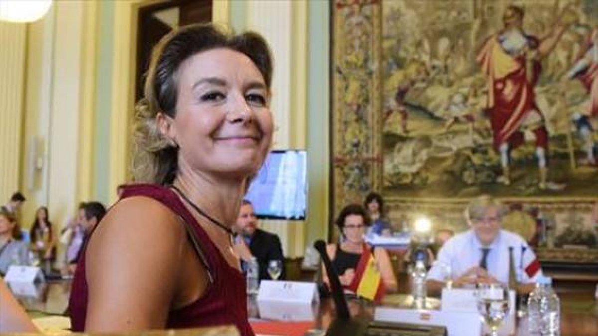 La ministra de Agricultura, Isabel García Tejerina, en la reunión celebrada ayer en la sede del ministerio.-AFP/ PIERRE-PHILIPPE MARCOU