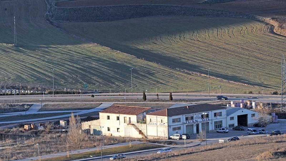 En diciembre fueron antendidas unas personas por inhalación de humo en una parte de estas edificaciones.-ISRAEL L. MURILLO