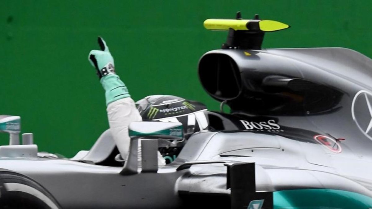 Nico Rosberg (Mercedes) celebra su triunfo en Monza.-AFP