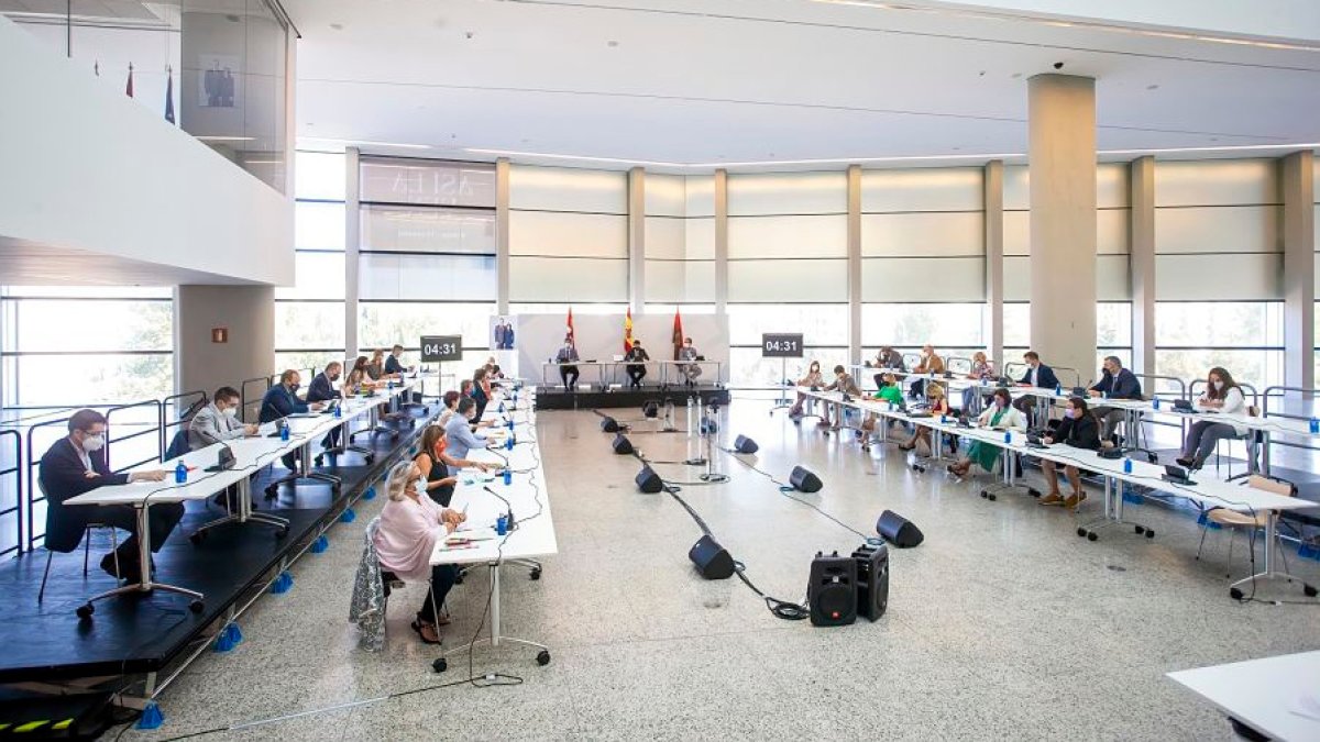 Vista general de un Pleno municipal celebrado en el Fórum Evolución. SANTI OTERO