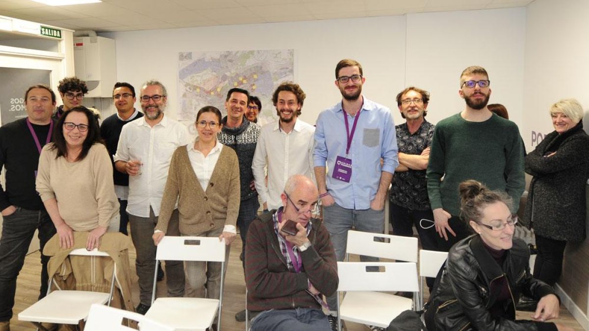 Integrantes de Podemos, en la sede de la calle de San Francisco.-ISRAEL L. MURILLO
