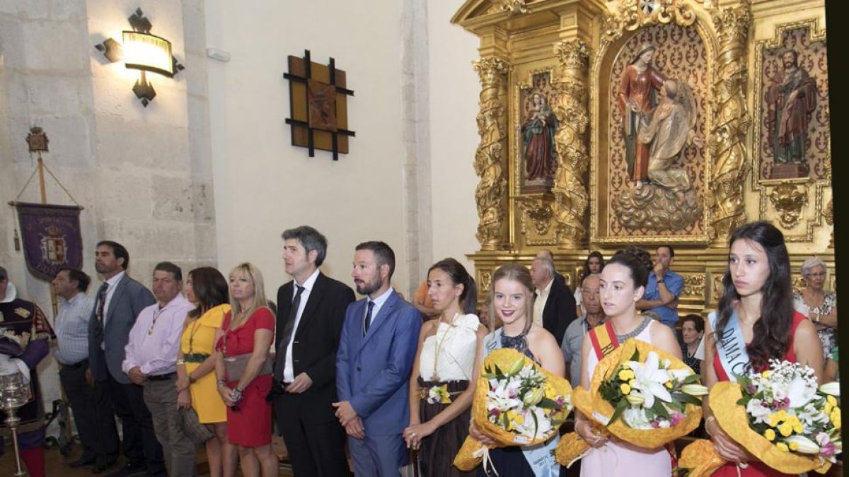 Un momento de la celebración presidida por la alcaldesa (centro)-ICAL