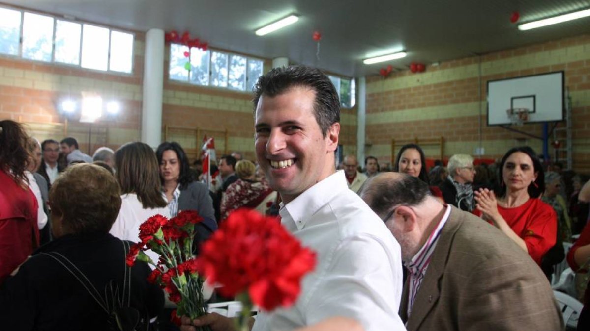 El candidato a la Presidencia, Luis Tudanca, al término de su intervención en el cierre de campaña electoral del PSOECyL en Zamora-Ical