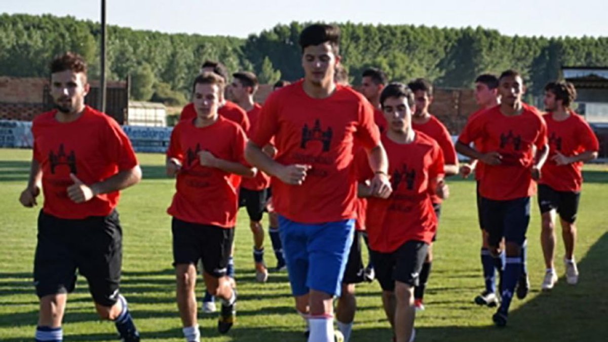 Coque, con pantalón azul, durante un entrenamiento de la UBU.-BURGOSCF.COM
