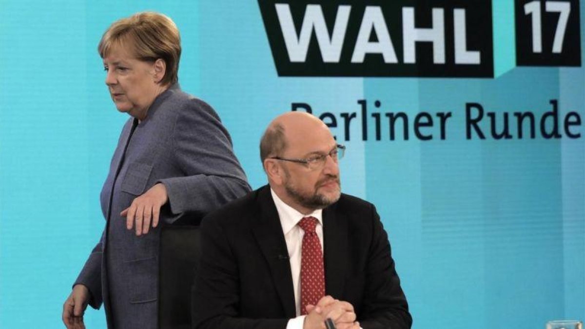 Angela Merkel y Martin Schulz el pasado mes de septiembre en Berlín.-AP / GERO BRELOER