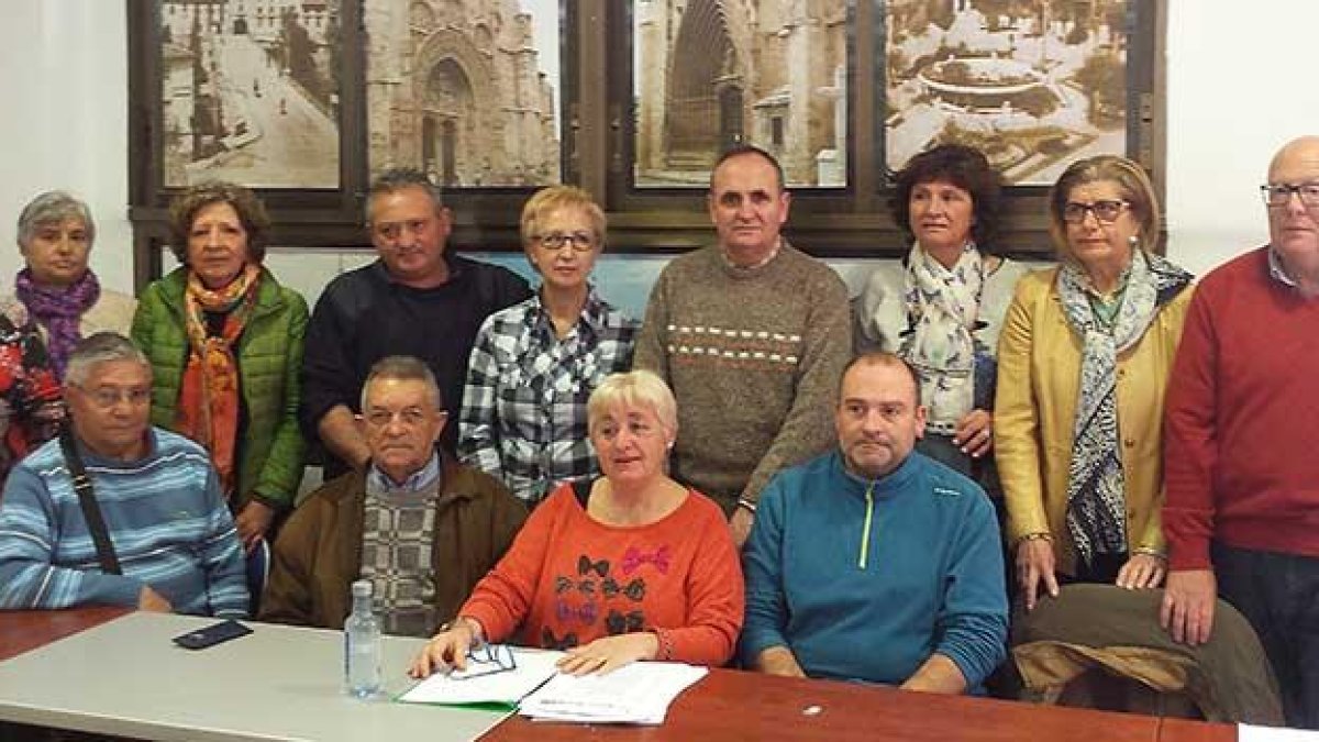 Las siete asociaciones de vecinos de Aranda llevan años reivindicando unidas y vuelven a hacerlo por el hospital.-L. V.