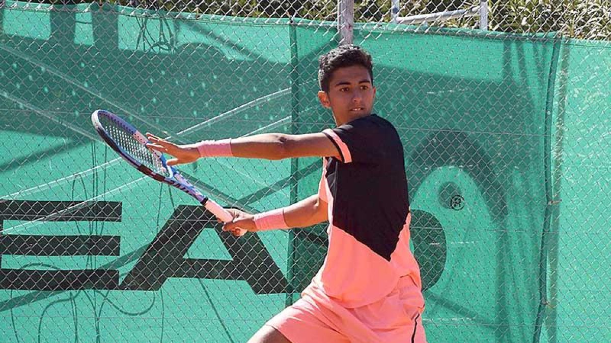 Nicolás Álvarez en acción en el torneo de Villena (Alicante)-ECB