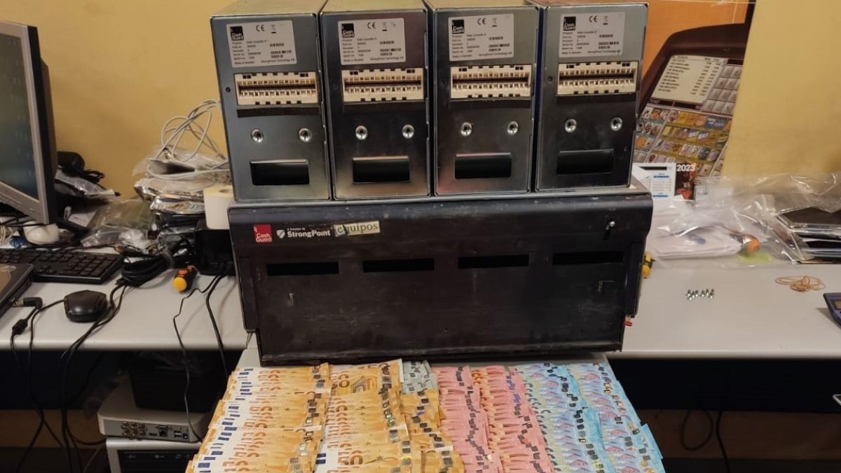 El dinero se recuperó dentro de la caja registradora que fue arrojada a la orilla del Arlanzón