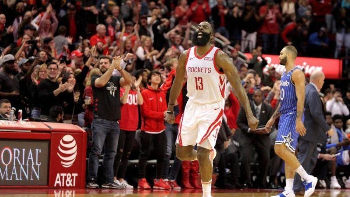 James Harden en la victoria de los Houston Rockets.-EL PERIÓDICO