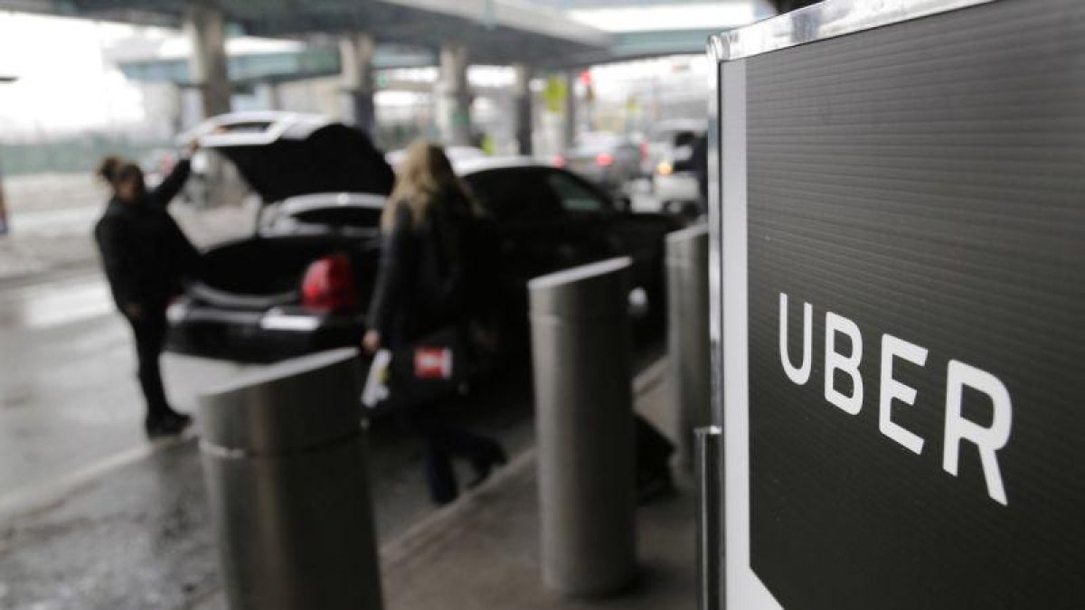 Uber defiende que la ciudad no tenía competencia para aprobar esa medida.-AP