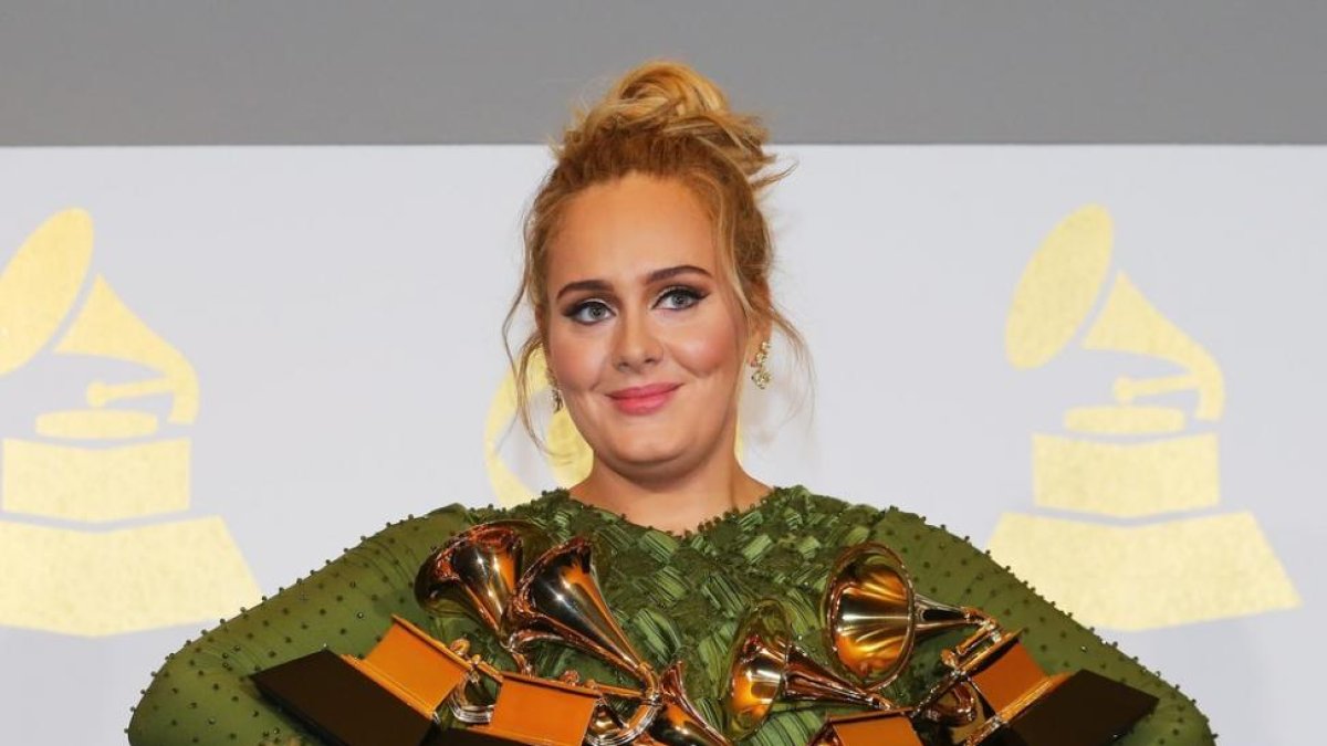 Adele posa con sus 5 grammy.-REUTERS / MIKE BLAKE