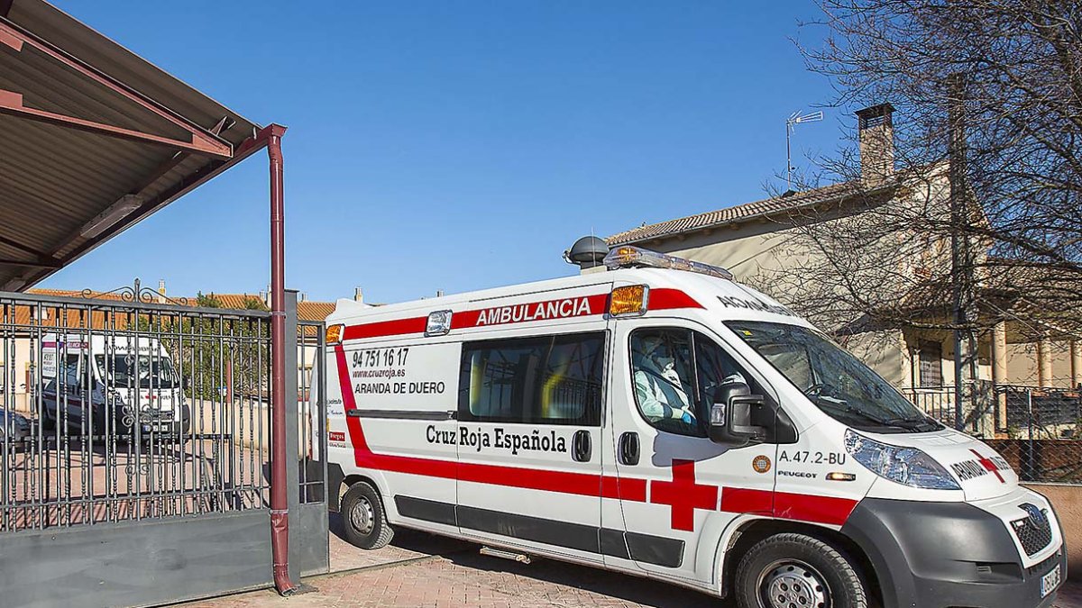 Quintanar recibe a María tras vencer con 98 años al coronavirus. ECB
