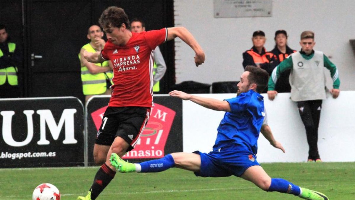 El CD Mirandés sumó ayer su cuarta victoria consecutiva por la mínima en la competición liguera-Alfonso G. Mardones