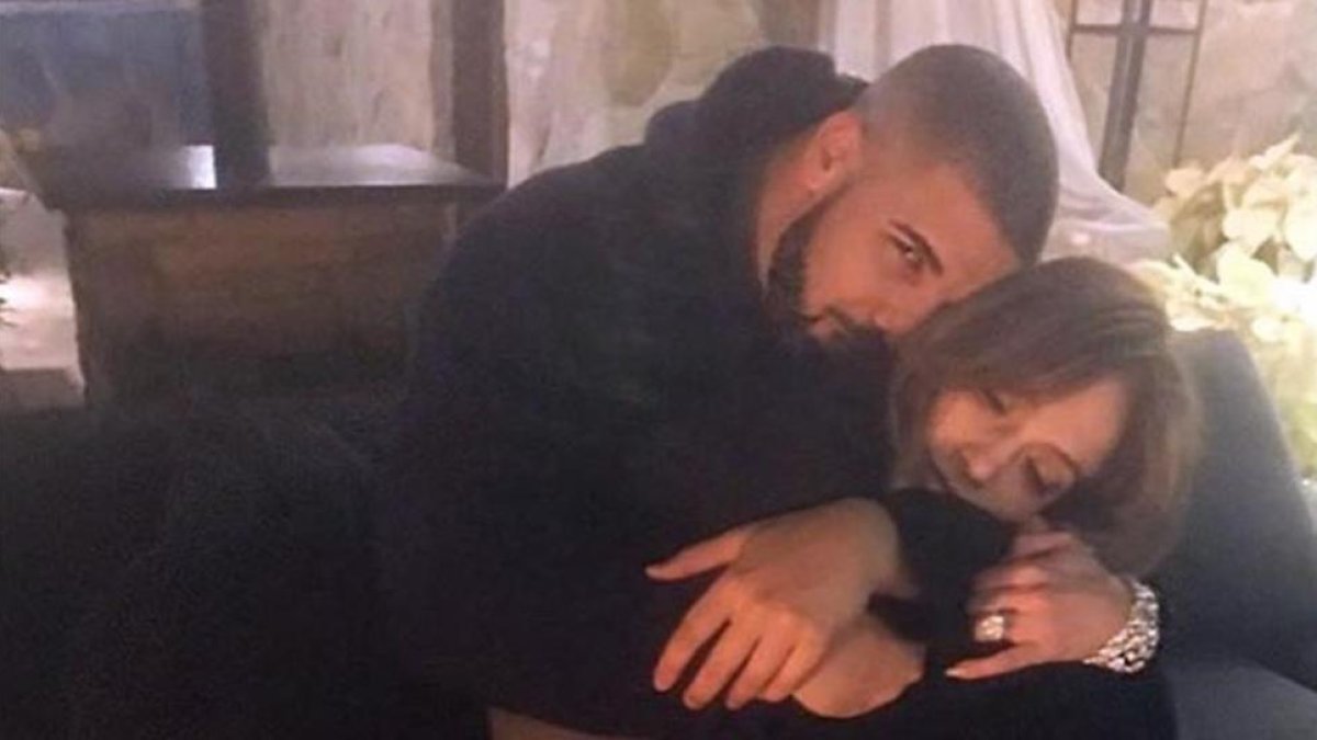 Jennifer Lopez comparte una imagen en su cuenta de Instagram para confirmar su romance con Drake.-INSTAGRAM