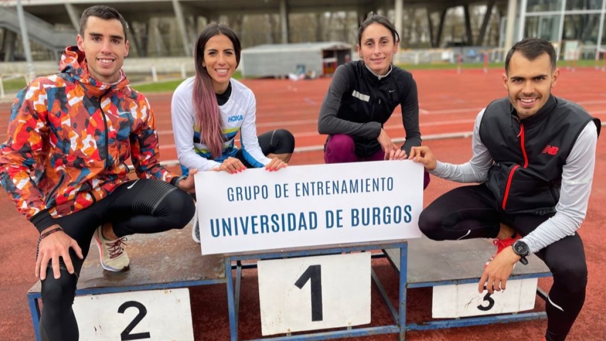 Jesús Gómez, Lidia Campo, Solange Pereira y Dani Arce, miembros del Grupo de Entrenamiento Universidad de Burgos. ECB