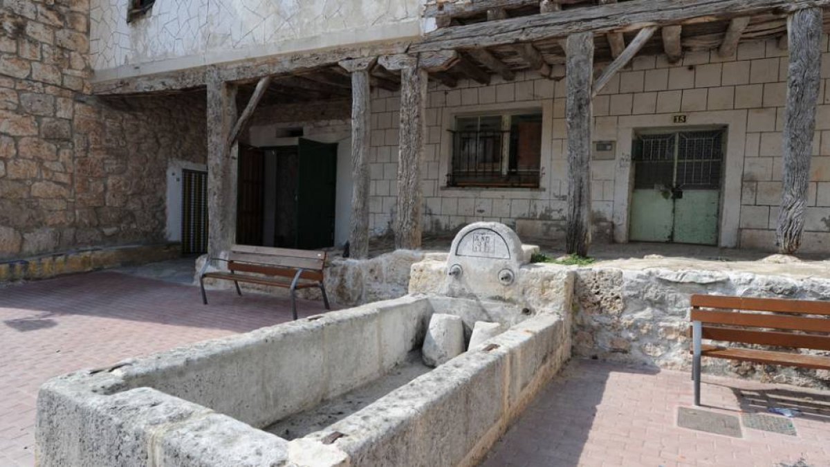 Plaza del Pilón de Cardeñadijo.-María Koque
