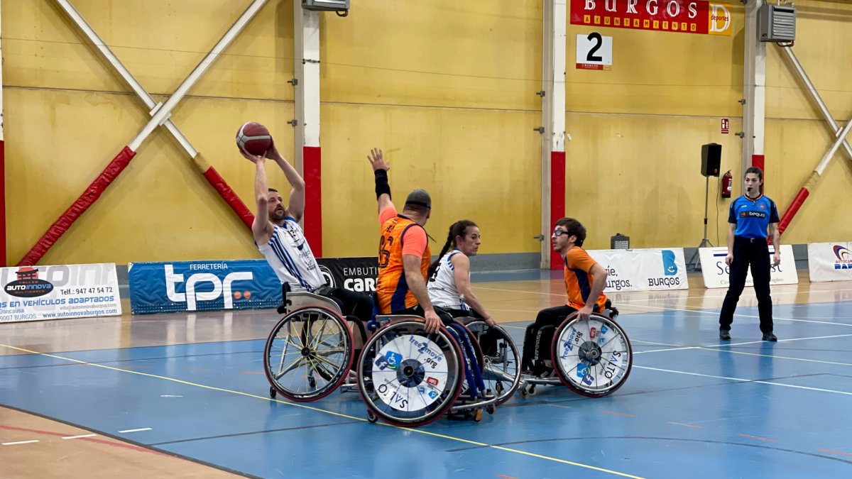 Álvaro anotó diez puntos en el partido de este sábado ante el conjunto de San Sebastián. SERVIGEST