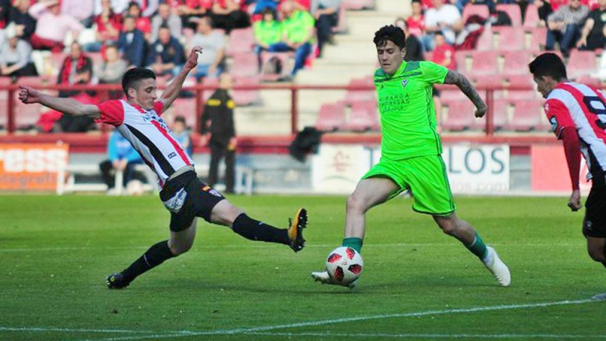 El CD Mirandés encarará ahora la última jornada de la liga regular en la tercera posición del Grupo 2 de Segunda B-Jose Esteban Egurrola