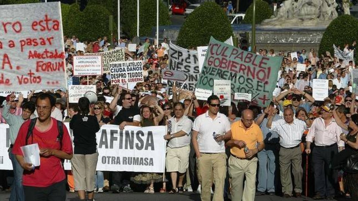 Manifestación de afectados de Afinsa y Fórum Filatélico, en Madrid, en el 2006.-Foto: ARCHIVO / AGUSTÍN CATALÁN