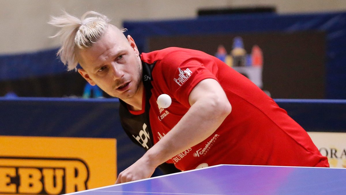 Cazacu prepara el golpe. SANTI OTERO