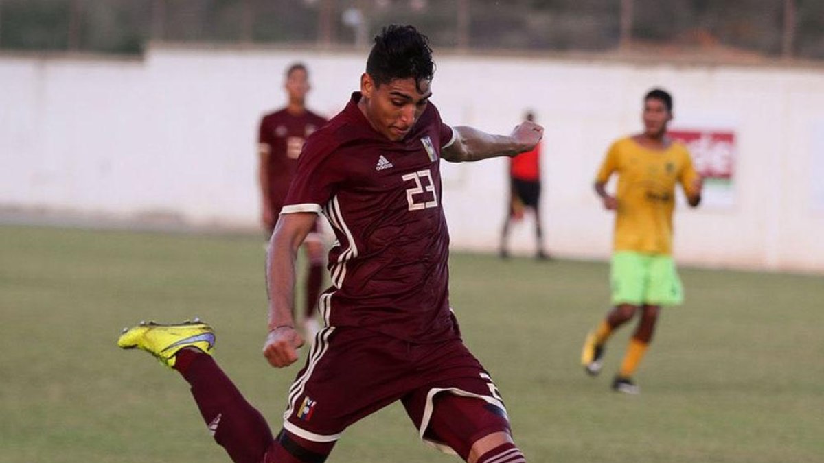 Diosbert Rivero en un encuentro con la selección de Venezuela sub 20.-