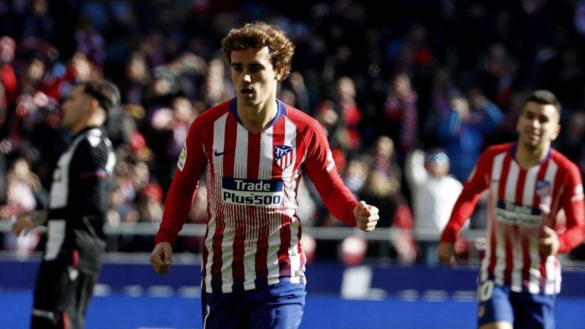 Griezmann celebra el gol del Atlético ante el Levante.-EFE