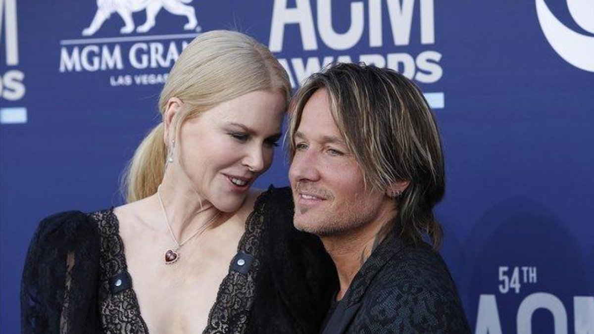 Keith Urban, junto a su mujer, la actriz Nicole Kidman, en un acto en Las Vegas en abril pasado.-EFE