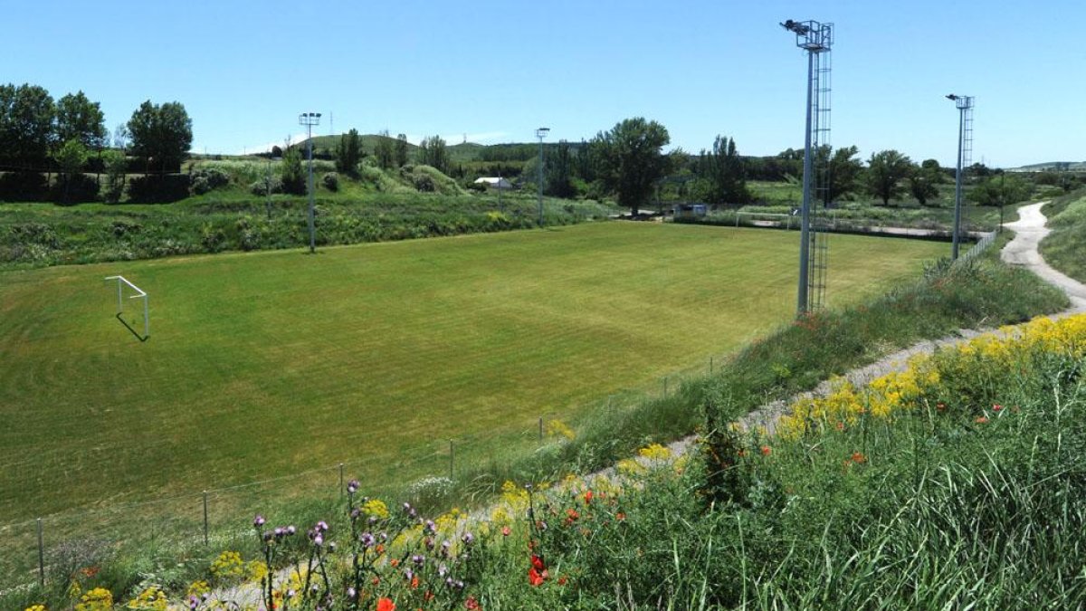 Imagen del campo de fútbol de Villatoro.-ISRAEL L. MURILLO
