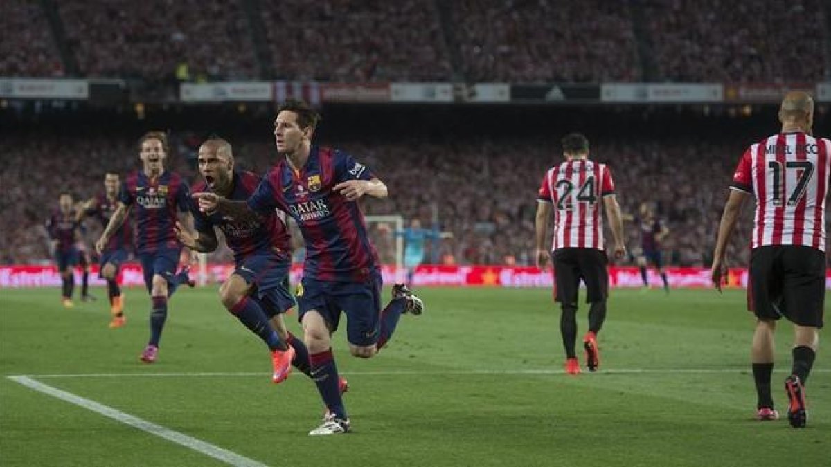 Messi celebra el primer gol del Barça en la final de la Copa del Rey ante el Athletic.-JORDI COTRINA