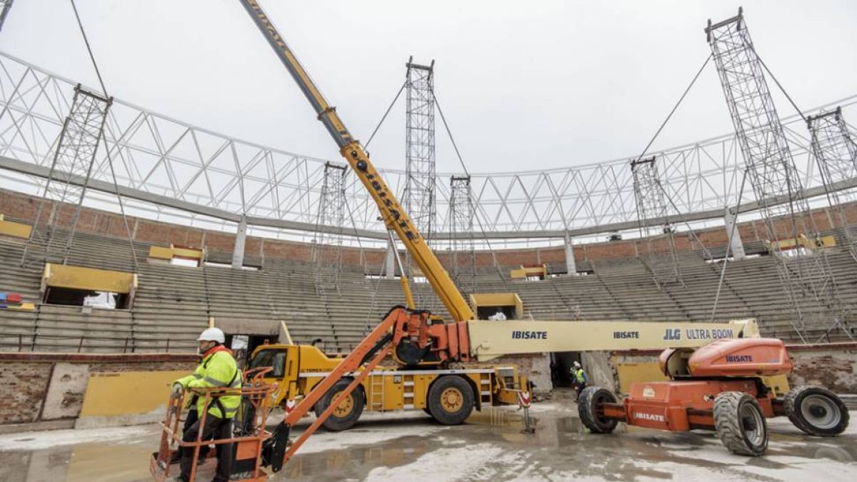 La primera fase de las obras que se está realizando no contempla la pista polideportiva, recuerda el PSOE.-SANTI OTERO