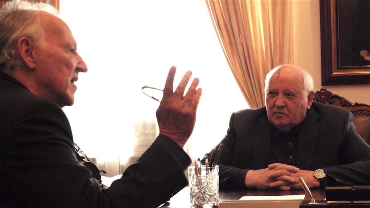 Werner Herzog y Mijaíl Gorbachov, en un fotograma del documental Meeting Gorbachev-