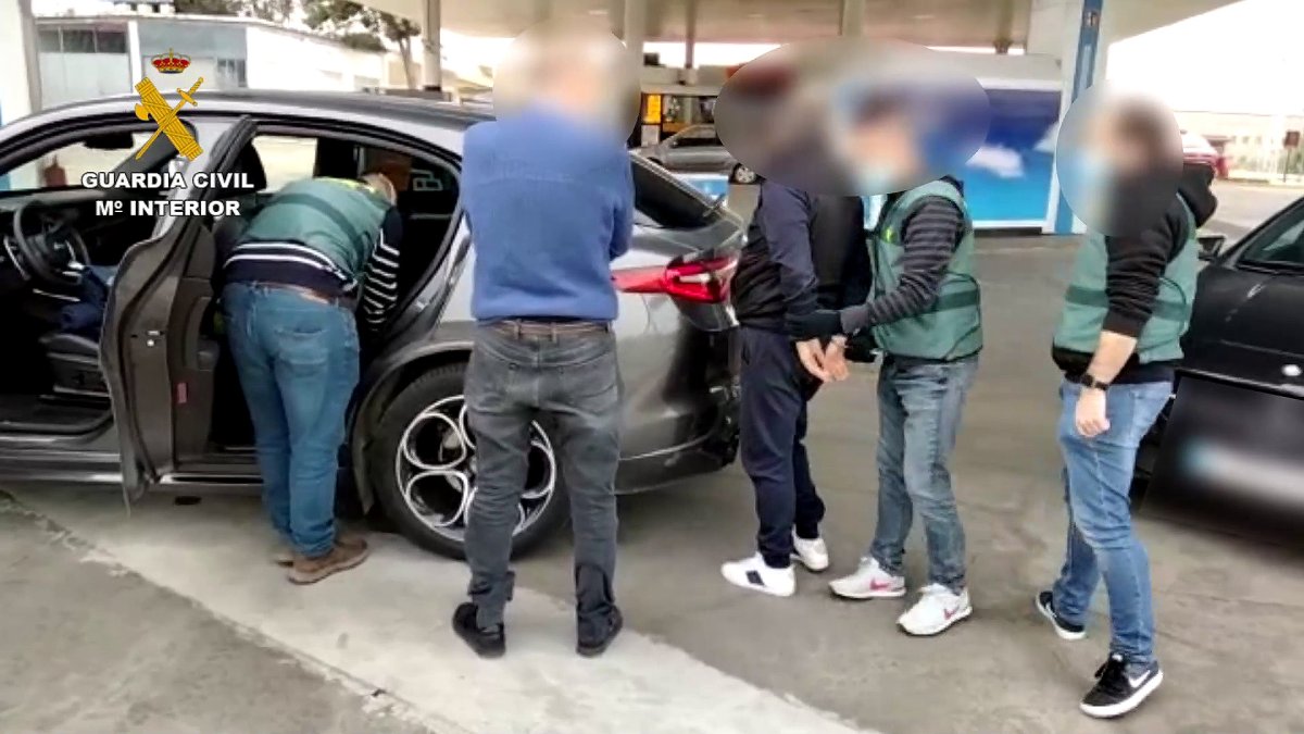 Imagen de la detención del líder de la banda de descuideros. GUARDIA CIIVIL