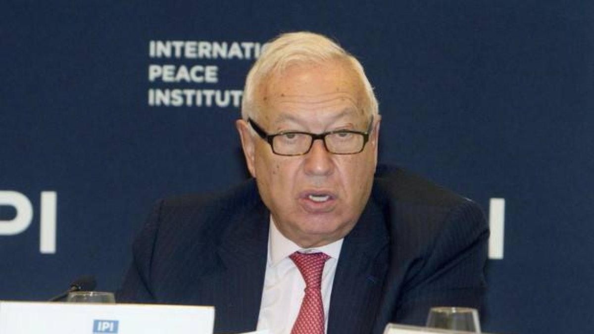 El ministro de Asuntos Exteriores, José Manuel García-Margallo, interviene en un desayuno de trabajo en el International Peace Institute (IPI) en Nueva York.-EFE