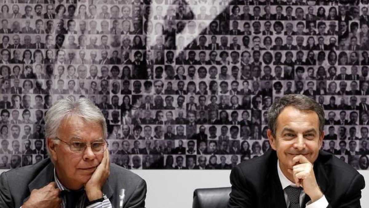 Felipe Gonzalez y José Luis Rodríguez Zapatero.-JOSÉ LUIS ROCA