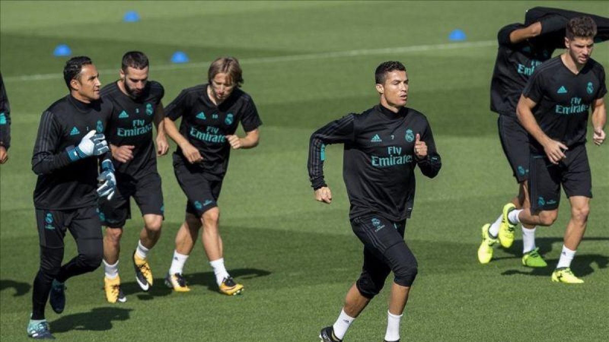 Cristiano Ronaldo, durante el entrenamiento de este martes en Valdebebas.-RODRIGO JIMÉNEZ / EFE