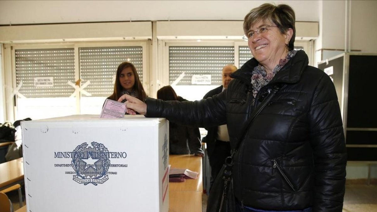 La candidata ganadora del Movimiento 5 Estrella en Ostia, Giuliana Di Pillo.-/ YARA NARDI / REUTERS
