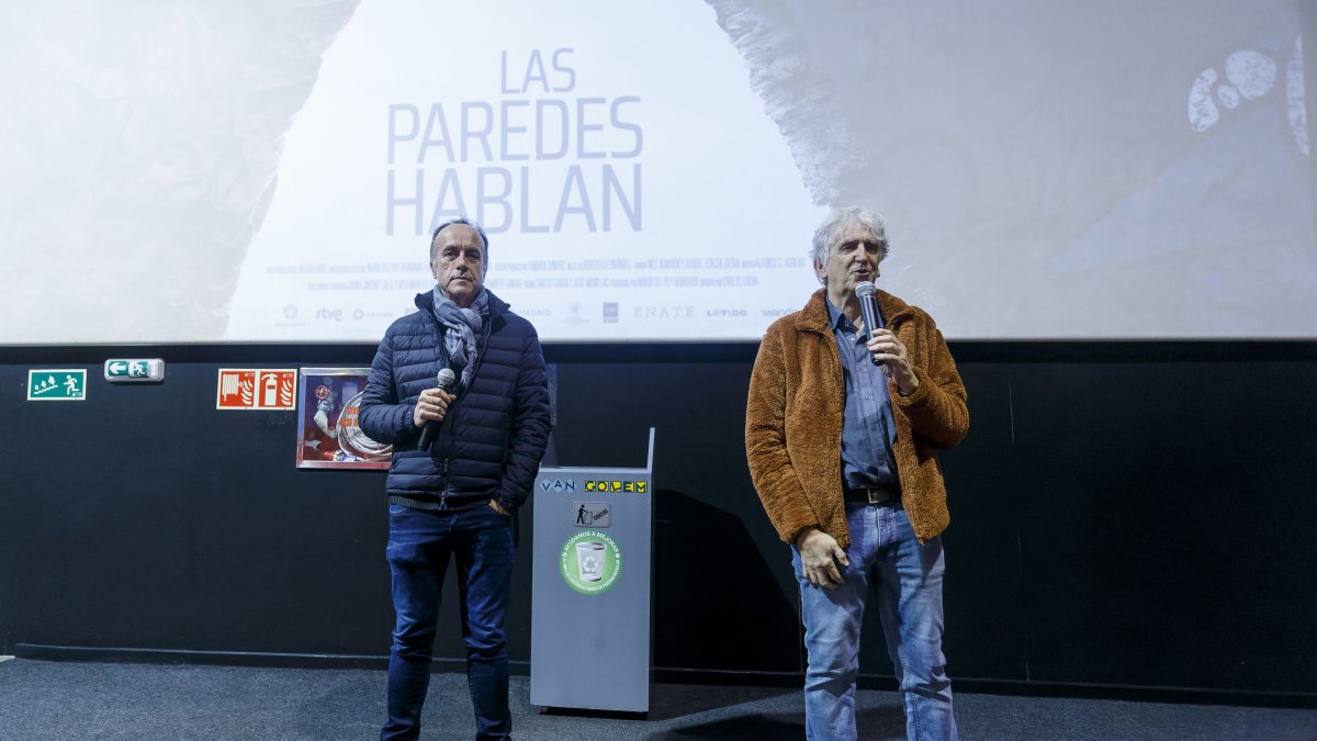 Imagen de la presentación del documental en  los cines Van Golem, con José Morillas y Juan Luis Arsuaga. SANTI OTERO