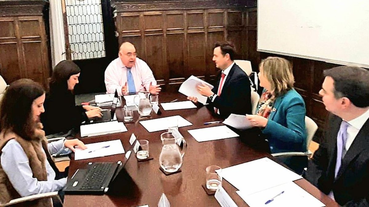 Imagen de la reunión del alcalde y la concejala de patrimonio con el secretario de Estado de Justicia. ECB