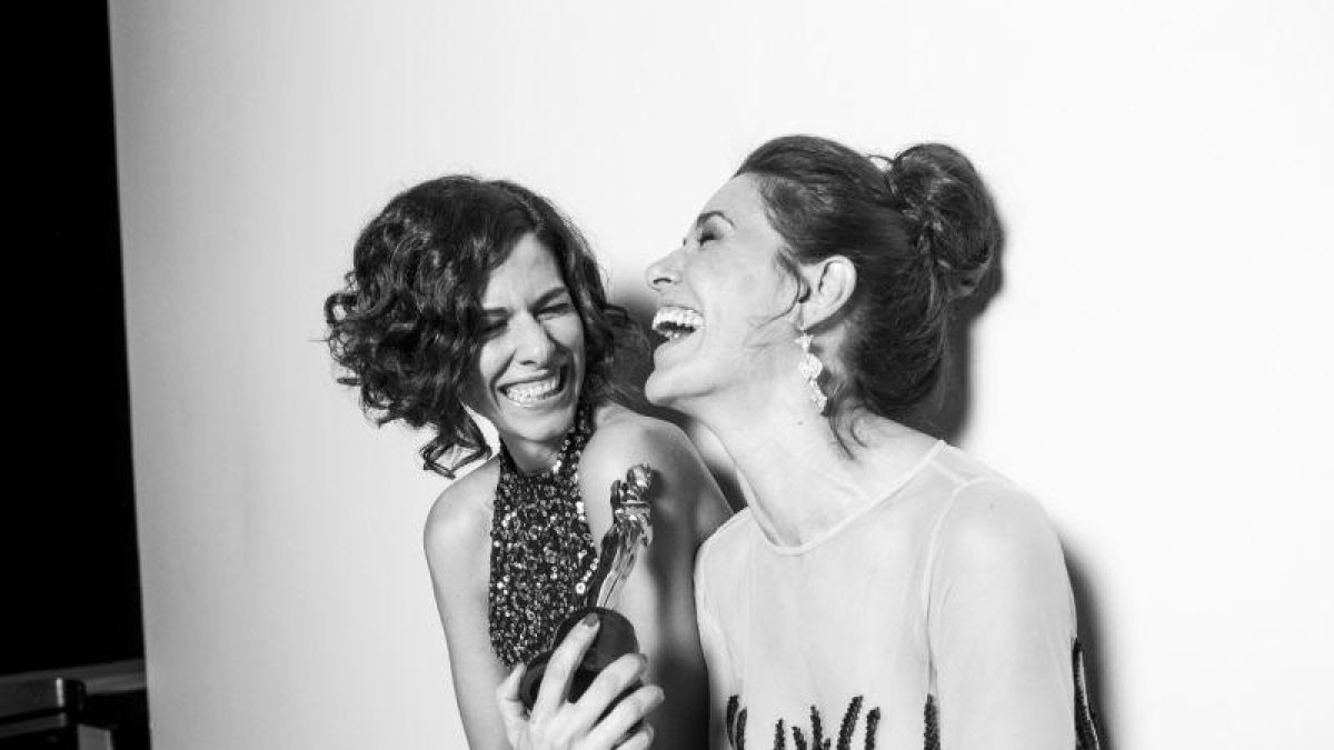 Cristina Teva y Raquel Sanchez Silva, en la imagen promocional de Movistar+ para 'La gran noche de los Oscar' del 2017.-MOVISTAR+