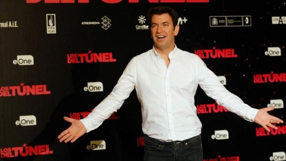 El actor y presentador Arturo Valls, en el cine Palafox de Madrid, donde presentó su primera película como productor, 'Los del túnel, estrenada el viernes.-JUAN MANUEL PRATS