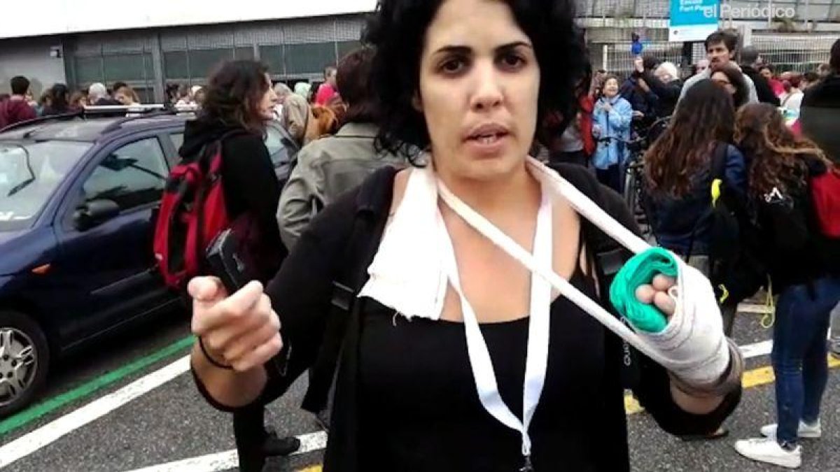 Marta Torrecilla agredida en el Instito Pau Claris.-EL PERIÓDICO